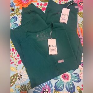 SOLD Figs Hunter Green set NWT
